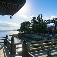 浮御堂から見える境内の様子の写真