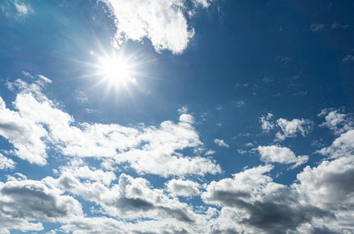 青空と光芒
